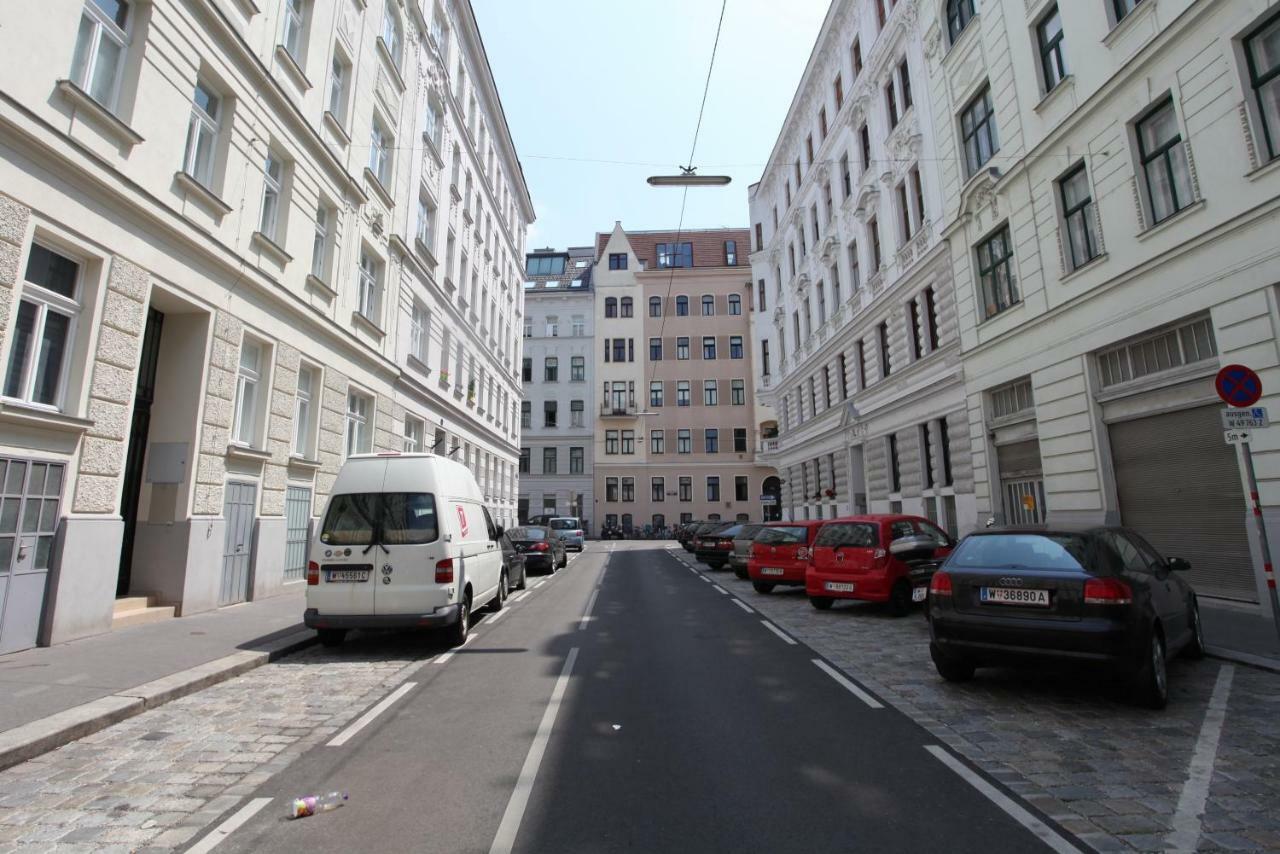 Casa Nostra - Ruhige Stadtwohnung Mit Balkon Wien Exteriör bild